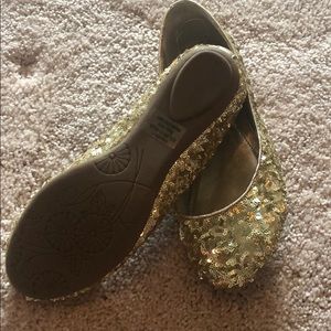 Flats with gold sequences